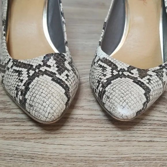 Crown Vintage Snake Skin Closed Toe Heels - Picture 2 of 9